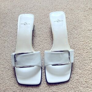 NWT vintage Anne Klein 2 slide w silver buckle. Kitten heel. 6.5m white